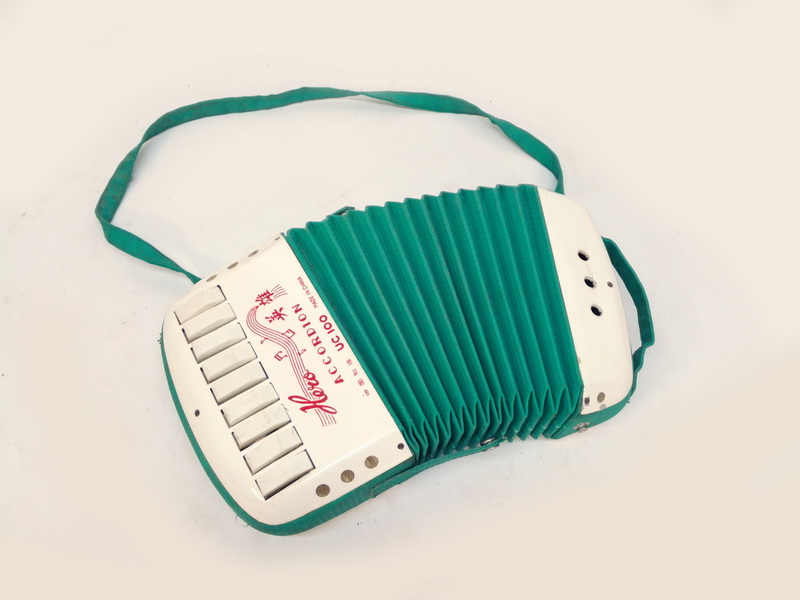 acordeon hero china plastico tejido 20x23x8.5 (10eu.) 1u